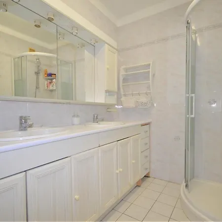Family Apartment *